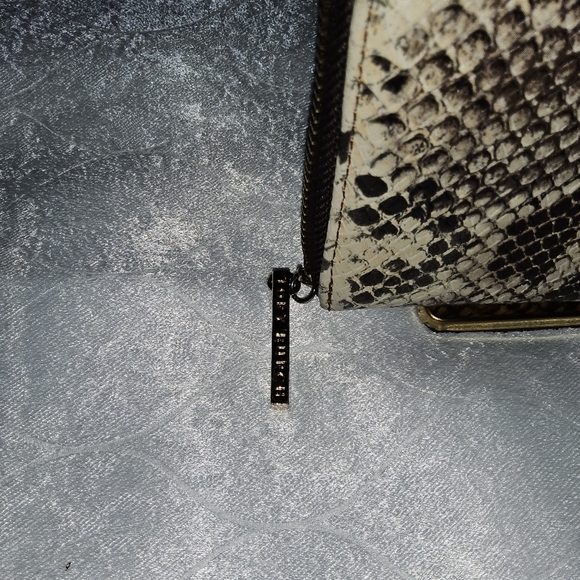 EUC Tory Burch Snakeskin Embossed Leather Zip Wallet - Picture 3 of 6